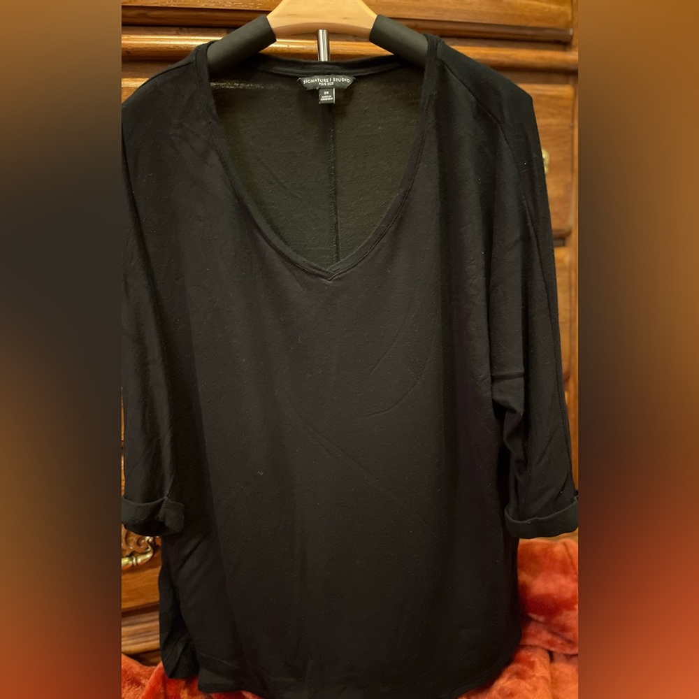 Signature Studio Black V-Neck Top
